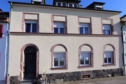 Leben wo andere Urlaub machen - 3-Familienhaus mit Rheinblick und großem Garten in bevorzugter Wohnlage in Breisach ! - Breisach am Rhein