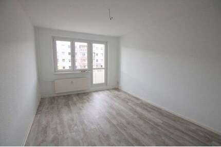 Wohnung zum Mieten in Halle (Saale) 359,00 € 59.73 m²
