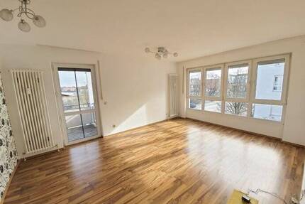 Einziehen und Wohlfühlen - Attraktive 2 Zimmer Wohnung mit Sonnenbalkon in guter und zentraler Lage von Amberg