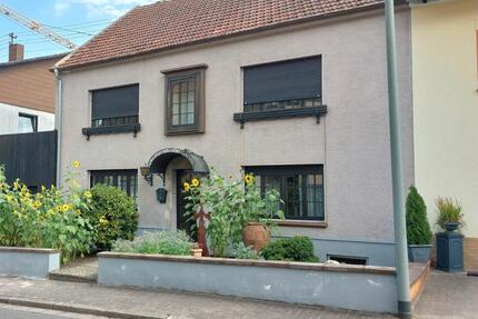 Einfamilienhaus in Hüttersdorf - 135.000,00&nbsp;EUR Kaufpreis, ca.&nbsp; 175,00&nbsp;m&sup2; in Schmelz (PLZ: 66839)