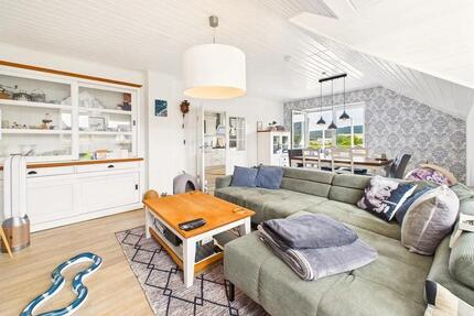 Großzügige, modernisierte 4-Zimmer-Dachgeschosswohnung mit Balkon, EBK & Stellplatz in Morbach