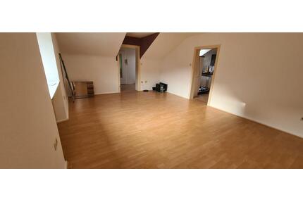 Gemütliche 3-Zimmer-Dachgeschosswohnung in zentraler Lage von Neu - Neustadt an der Weinstraße