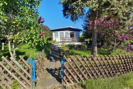 Grüne Oase vor den Toren der Stadt. Ganzjährig nutzbares Freizeitgrundstück am Erfurter Stadtrand.
