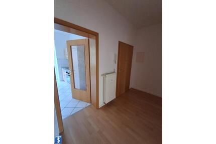 Zimmer Wohnung im EG mit EBK - 300,00&nbsp;EUR Kaltmiete, ca.&nbsp; 55,18&nbsp;m&sup2; in Plauen (PLZ: 08525) Bahnhofsvorstadt