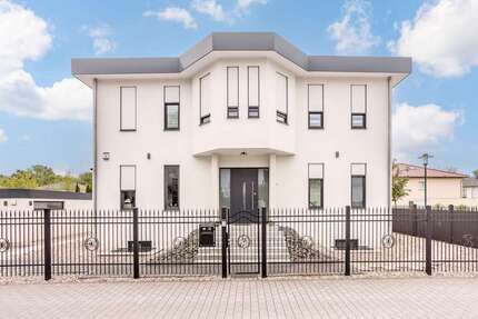 Haus zum Kaufen in Potsdam 2.098.000,00 € 399 m²