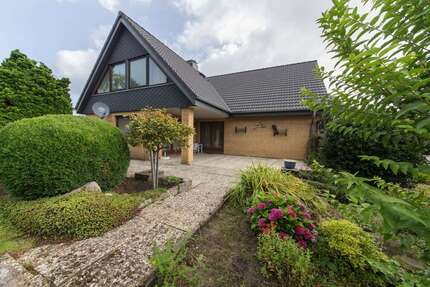 Haus zum Kaufen in Boren 339.000,00 € 174 m²