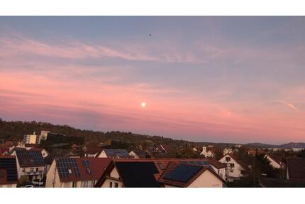 Attraktive 2,5-Zimmer-Dachgeschosswohnung mit zwei Balkonen und t - Kirchheim unter Teck