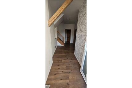 Wohnung zu vermieten - 1.050,00&nbsp;EUR Kaltmiete, ca.&nbsp; 138,00&nbsp;m&sup2; in Aurachtal (PLZ: 91086)