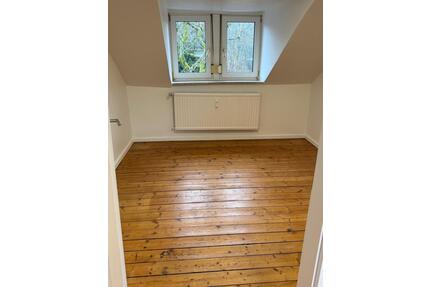 Gemütliche 2-ZKB Dachgeschosswohnung mit Einbauküche – 35 m² – Su - Sulzbach (Saar)