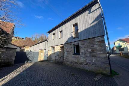TOP-Gelegenheit! Mehrfamilienhaus mit 3 eigenen Wohnbereichen in Nußbaum zu vermieten!