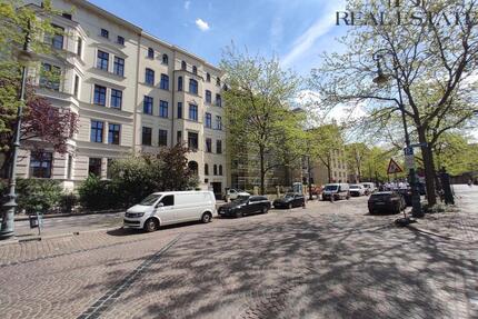Großzügige Altbauwohnung in der Hegelstraße ! - Magdeburg