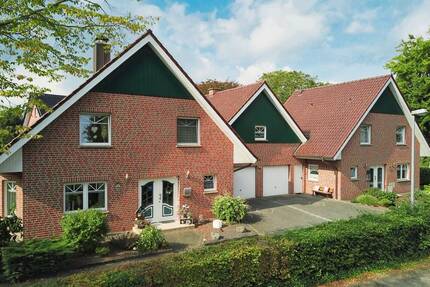 Doppelhaus in zentraler Lage von Neuenhaus mit zwei Garagen