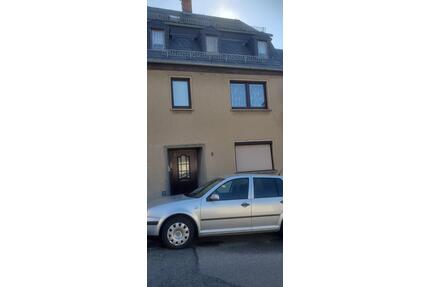 Reihenhaus - 35.000,00&nbsp;EUR Kaufpreis, ca.&nbsp; 90,00&nbsp;m&sup2; in Hohenstein-Ernstthal (PLZ: 09337)