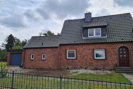 Schönes Haus mit Garten - 1.250,00&nbsp;EUR Kaltmiete, ca.&nbsp; 100,00&nbsp;m&sup2; in Rendsburg (PLZ: 24768)