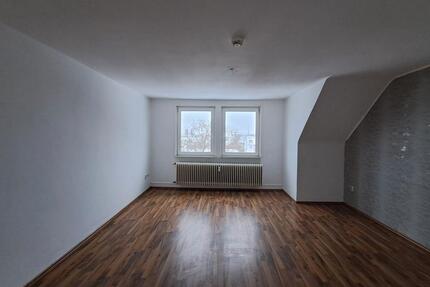 Anfragen NUR per Email. Große 3-Zi Wohnung im 4.OG in Bremerhaven-Wulsdorf. Garten-mitnutzung. Garage oder Stellplatz. Weserstraße 118