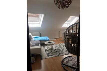 3 Zimmer Dachgeschosswohnung - 1.100,00&nbsp;EUR Kaltmiete, ca.&nbsp; 82,00&nbsp;m&sup2; in Kelsterbach (PLZ: 65451)