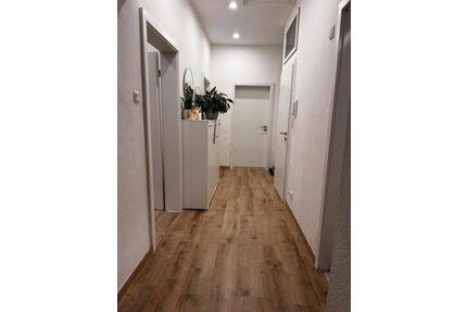 Eingerichtet 3-Zimmer-Wohnung mit 74 qm in einem 3-Familienhaus ; - Hamm Daberg