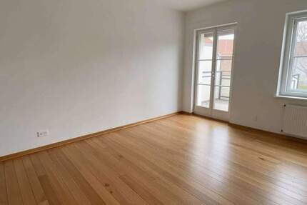 Wohnen im MalerviertelAltbauwohnung mit Balkon, EBK, Wannenbad + DG-Ausbaupotenzial - Berlin Mariendorf