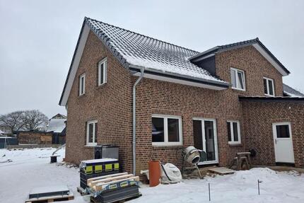 Neubau Erstbezug Doppelhaushälfte - Horst (Holstein)