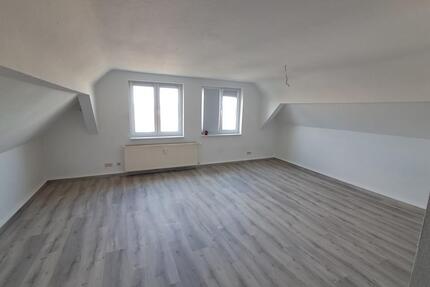 ATLAS IMMOBILIEN: Traumhafte Altbauwohnung mit Loft-Charme und wunderschönen Ausblick über Arnstadt