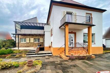 Haus zum Kaufen in Altrip 370.000,00 € 134.68 m²
