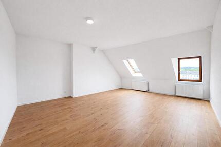 renovierte 4-Zimmer-Dachgeschosswohnung mit neuer Einbauküche - Trier West-Pallien