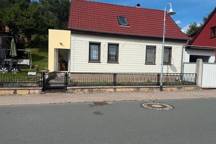 Häus zum kauf - 50.000,00&nbsp;EUR Kaufpreis, ca.&nbsp; 90,00&nbsp;m&sup2; in Elgersburg (PLZ: 98716)