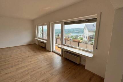 Moderne 3-Zimmer-Wohnung mit Seeblick & Balkon am Sorpesee - Langscheid