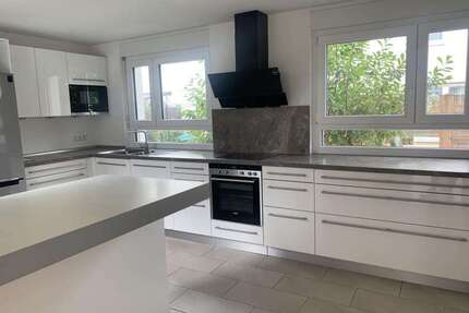 Haus zum Mieten in Böblingen 2.100,00 € 139 m²