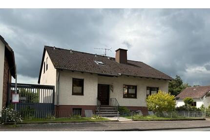 Einfamilienhaus in Lauenförde - 188.000,00&nbsp;EUR Kaufpreis, ca.&nbsp; 160,00&nbsp;m&sup2; in Lauenförde (PLZ: 37697)