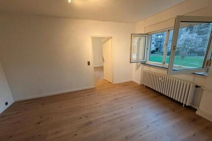 VERKAUF Renovierte 2-Zimmer-Wohnung mit Loggia in Köln-Zündorf