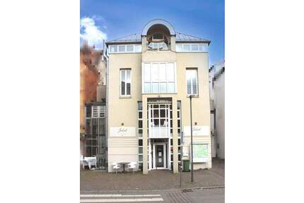 Gesamtgewerbefläche von 190m² + 2 Wohnungen! Sie träumen von Ihrem eigenen Restaurant oder Café? - Stuttgart Untertürkheim