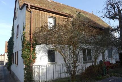 1-2 Familienhaus in Heilsbronn! Größtenteils vermietet!