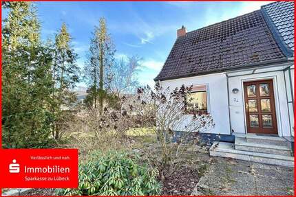 Charmantes Reihenendhaus mit großem Grundstück und Entwicklungspotenzial - Lübeck Schlutup