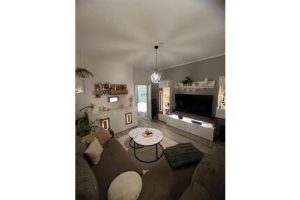 Wieder verfügbar: 3-Zi.-Wohnung im 2. OG mit EBK in Auerbach - Auerbach/Vogtland