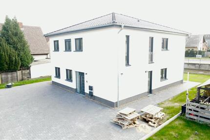 Moderne, barrierefreie Erdgeschosswohnung – Erstbezug mit Terrasse, Garten und Stellplatz - Minden Bölhorst