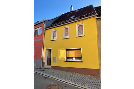 Reihenhaus - 45.000,00&nbsp;EUR Kaufpreis, ca.&nbsp; 123,00&nbsp;m&sup2; in Osterfeld (PLZ: 06721)