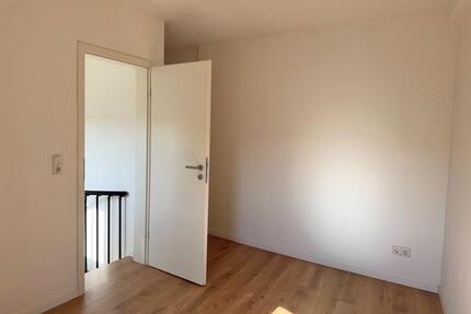 Helle 2-Zimmer-Wohnung mit EBK, Stellplatz & zusätzlichem DG-Raum - Eitelborn