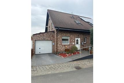DHH in Vettweiß zu vermieten - 1.550,00&nbsp;EUR Kaltmiete, ca.&nbsp; 107,00&nbsp;m&sup2; in Vettweiß (PLZ: 52391)