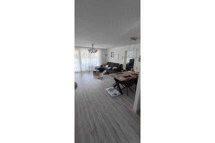 Helle 4-Zimmer-Wohnung mit Balkon in Fellbach