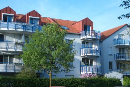 ruhige, gepflegte 3 Zimmer Dachgeschoß Wohnung - Poing