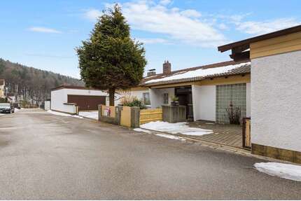 Haus zum Kaufen in Undorf 599.000,00 € 208 m²