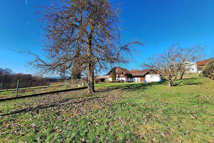Ehemaliges Bauernhaus mit über 5.000 m² Grund in ruhiger Lage von Grattersdorf – ideal für Tierhaltung