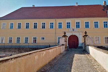 Wohnen im Schloss Ebenhausen - 1.050,00&nbsp;EUR Kaltmiete, ca.&nbsp; 119,00&nbsp;m&sup2; in Oerlenbach (PLZ: 97714)