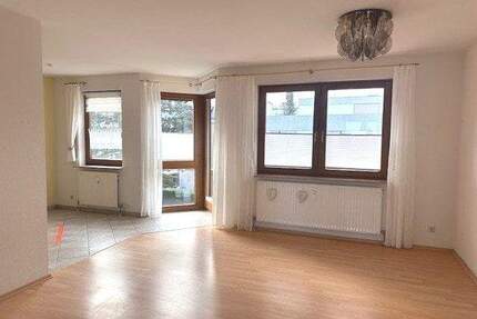 Freie 3 ½-Zimmer-Wohnung mit 3 Balkonen und 2 Stellplätzen - Stuttgart Rohr