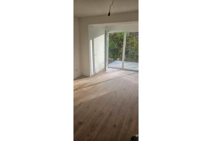 Sanierte 2-Zimmer-Wohnung mit großer Terrasse & separatem Eingang - Esslingen am Neckar