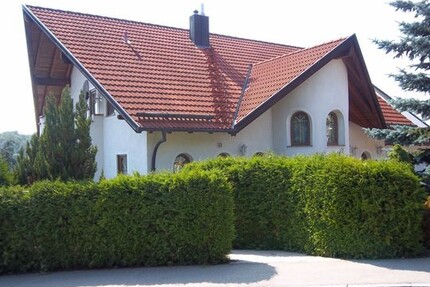 Provisionsfrei* ZFH: 5 ZiWo + 4 ZiWo, 3 Ebenen, Grund 802 m² in 89173 Lonsee zu verkaufen.