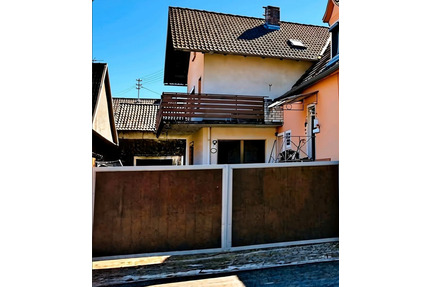 Charmantes Haus auf dem Land - viel Raum für Ihre Ideen - Bad Königshofen Gabolshausen