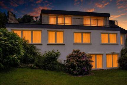 Traumhaus in Bth., ca. 230 m2 Wfl., offene Galerie, Dachterrasse, Doppelgarage u.v.m. - Bayreuth Aichig