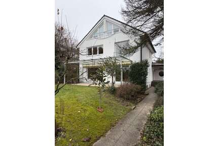 Haus zum Mieten in Friedrichsdorf 3.500,00 € 180 m²